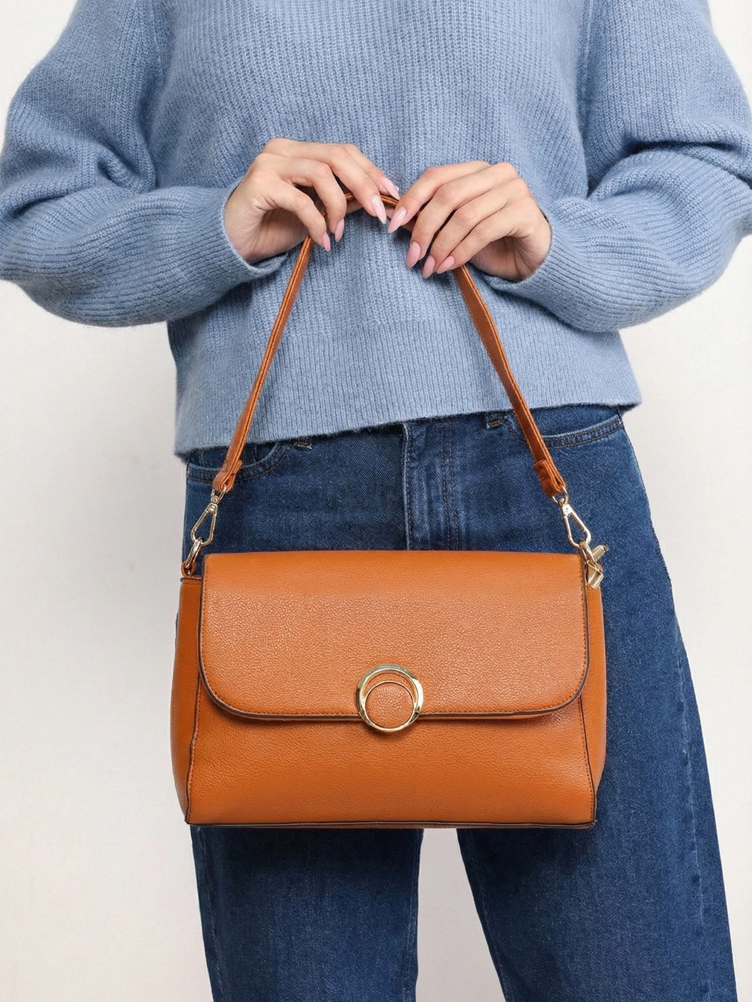 Сумка-кроссбоди с декоративной пряжкой в ассортименте